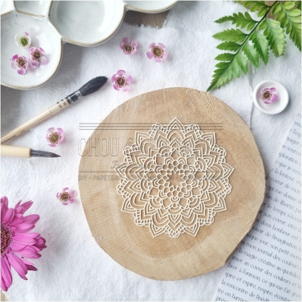 Chou & Flowers- Pochoir FLEUR MANDALA 1 - VIBRATIONS